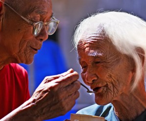 Làm thế nào để người già được chăm sóc chu đáo